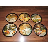 Set Von 6 Vintage Metall Serviertabletts Set Von 6 Vintage Metall Serviertabletts von TreasureTimeCapsule