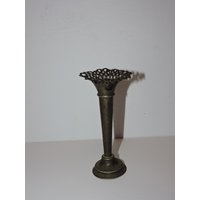 Vintage Metall Knospen Vase von TreasureTimeCapsule