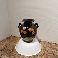 Imperial Japan Schwarze Porzellan Vase Mit Mohnblumen Griff von TreasuresFoundNorth