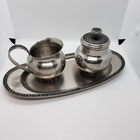 Set Vintage Milchkännchen, Zucker Mit Deckel Und Tablett. Oneida Custom 18/8 Edelstahl Japan von TreasuresFoundNorth