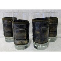 Set Aus Vier Schnürärmeln Metall Und Leder Mit Trinkgläsern von TreasuresWithEric
