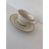 Vintage Noritake China Tulane Muster-Tee-Tasse Und Untertasse Weiß Scroll Trim Mit Gold Inneren Äußeren Ban Vintage Noritake China Tulane Muster-Tee-Tasse Und Untertasse Weiß Scroll Trim Mit Gold Inneren Äußeren Ban von TreasuresofGG