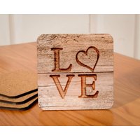 Liebe-Untersetzer | Entwickelt, Um Holz Geschnitzt Suchen - Set 4Er von TreeBudsDesigns
