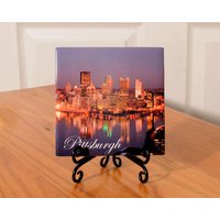Pittsburgh-Fliese Mit Ständer von TreeBudsDesigns
