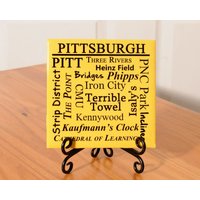 Pittsburgh Worte Fliese Mit Ständer von TreeBudsDesigns