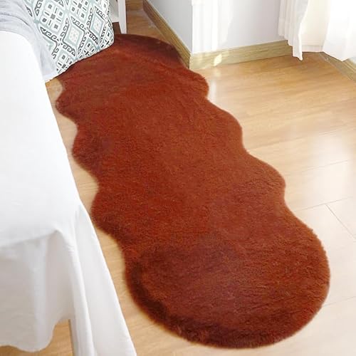 Treer Faux Lammfell Schaffell Teppich, Lammfellimitat Teppich Longhair Fell Optik Nachahmung Wolle Bettvorleger Kunstfell Dekofell Sofa Matte für Schlafzimmer Nachttisch (60cm*180cm,Braun) von Treer