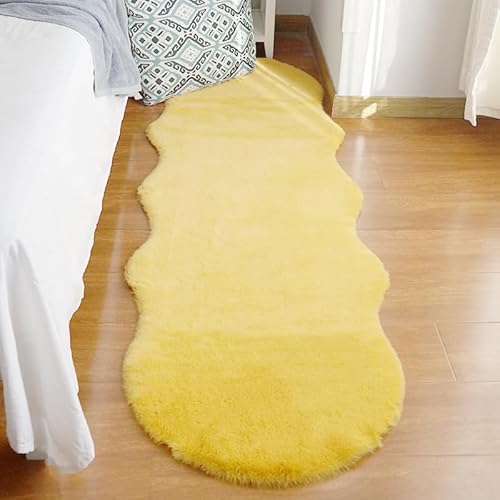 Treer Faux Lammfell Schaffell Teppich, Lammfellimitat Teppich Longhair Fell Optik Nachahmung Wolle Bettvorleger Kunstfell Dekofell Sofa Matte für Schlafzimmer Nachttisch (60cm*200cm,Gelb) von Treer