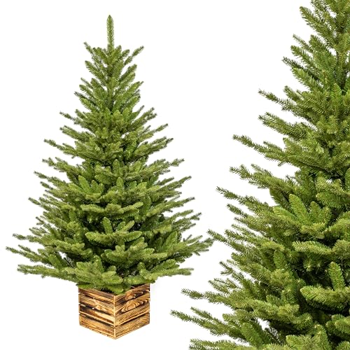 Premium Künstlicher Weihnachtsbaum 210 cm I Künstlicher Tannenbaum mit Holzkisten-Ständer I Zweige Imitieren Echten Baum I Mix aus Spritzguss & PVC I Dichte Nadeln I Tasche Inklusive I Made in EU Premium Künstlicher Weihnachtsbaum 210 cm I Künstlicher Tannenbaum mit Holzkisten-Ständer I Zweige Imitieren Echten Baum I Mix aus Spritzguss & PVC I Dichte Nadeln I Tasche Inklusive I Made in EU von TreesHouse