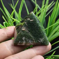 Poliert Natur Grün Moos Achat Quarz Kristall Pyramide Turm Punkt, Reiki Energie Generator Chakra Steine Heilung Jade Jaspis B1253 von TreestonesByLunas