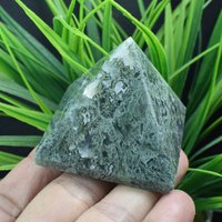 Polierte Grüne Moos Achat Quarz Kristall Pyramide Turm Punkt, Reiki Energie Generator Chakra Steine Heilung Jade Jaspis B1259 von TreestonesByLunas
