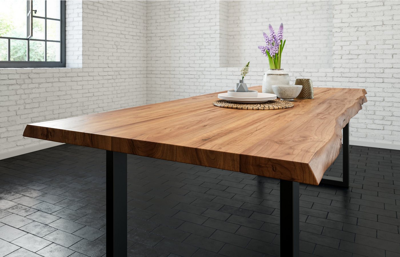 Trelevo® Baumkantentisch Liam, Esstisch Baumkante massiv Akazie natur 240 x 100 schwarz LIAM von Trelevo®