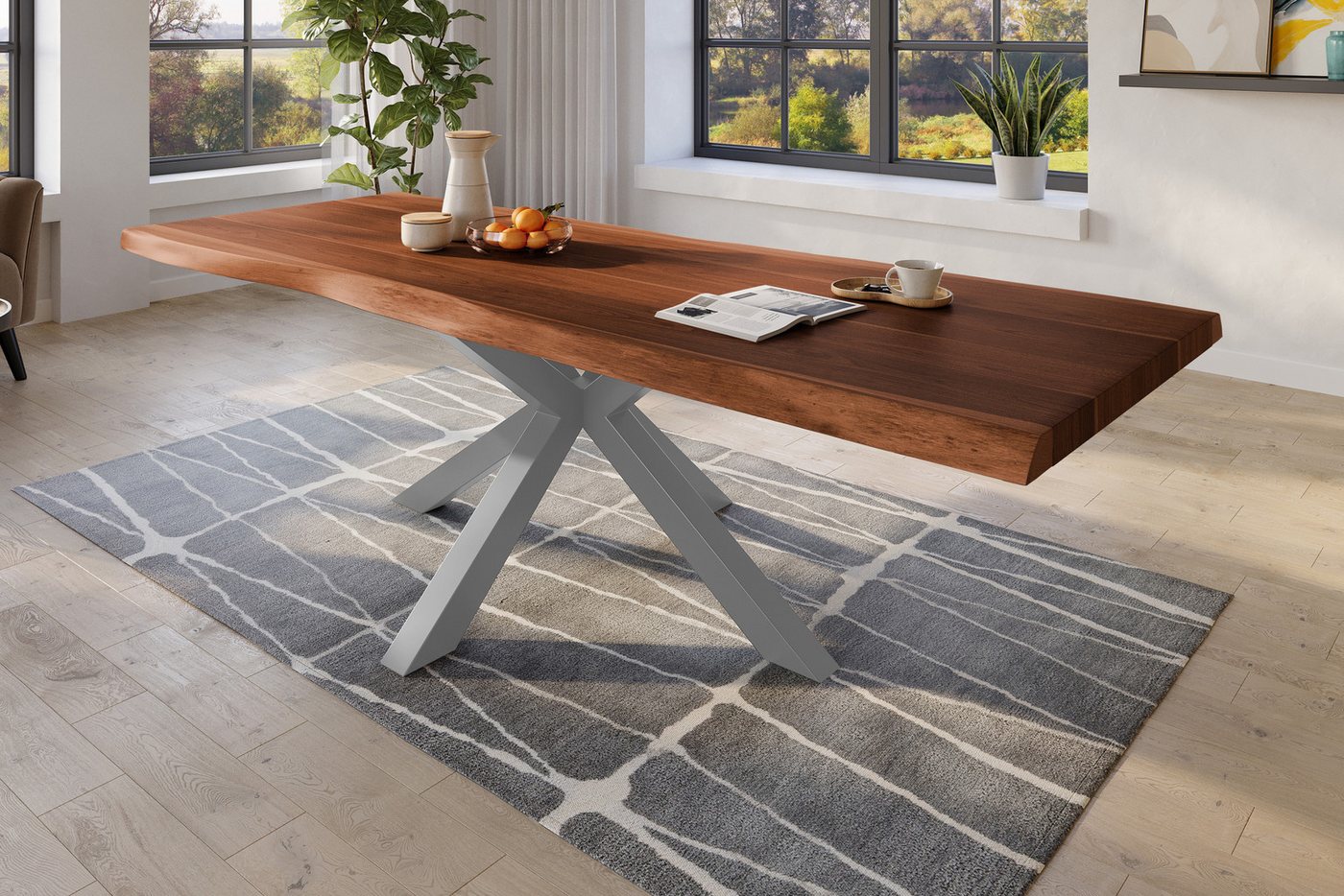 Trelevo® Baumkantentisch Titan - Spider-Gestell, massives Akazienholz, natürliche Baumkante, Metallgestell Spider-Form von Trelevo®