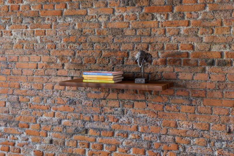 Trelevo® Wandregal Suva, Wandregal Akazienholz nussbaum massiv 80 cm Holzregal Baumkante SUVA von Trelevo®