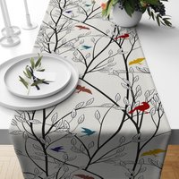 Vögel Und Blumen Tischdekoration, Grüner Küchenläufer, Wilde Tiere Tischläufer, Natur Tischdecken, Wohndekoration Geschenk, Dekorative Tischplatte von TrendHomeDesign