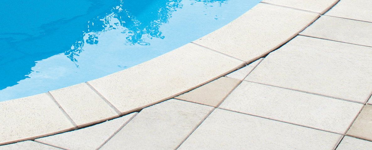 Beton Beckenrandsteine OVAL Set Scandi Roc von TrendPool