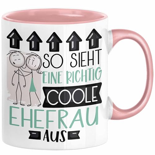 Ehefrau Geschenk Tasse Lustig Geschenkidee für Ehefrau Geburtstag So Sieht Eine Richtig Coole Ehefrau Aus Frauen Spruch Hochzeitstag (Rosa) von Trendation