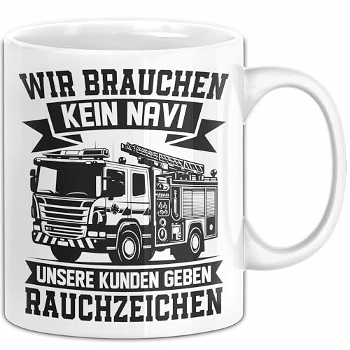 Feuerwehr Tasse Geschenk Wir Brauchen Kein Navi Feuerwehrmann Geschenk Lustig Kaffee-Becher (Weiß) von Trendation