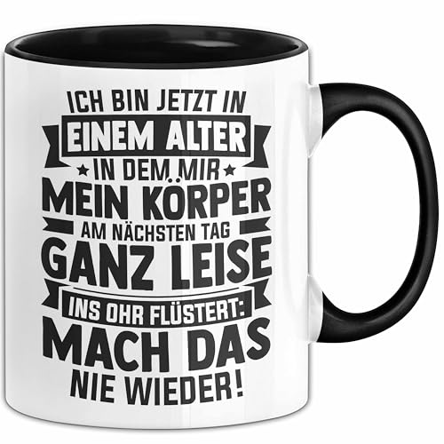 Humor Tasse Geschenk Ich Bin Jetzt Im Einem Alter In Dem Mir Mein Körper Am Nächsten Tag Ins Ohr Flüstert Mach Das Nie Wieder Kaffee-Becher (Schwarz) von Trendation