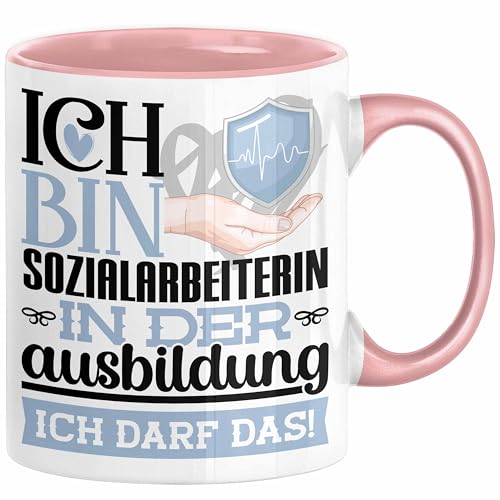 Sozialarbeiterin Ausbildung Start Geschenk Tasse Ich Bin Sozialarbeiterin In Der Ausbildung Ich Darf Das Kaffee-Becher Geschenkidee (Rosa) von Trendation