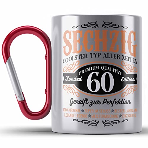 Trendation - 60. Geburtstag Edelstahl Tasse Karabiner Mann Geschenk 60er Geschenkidee 60 Vater Männer Lustig Geschenke 60 Jahre Alt Mann Männer Vater (Rot) von Trendation