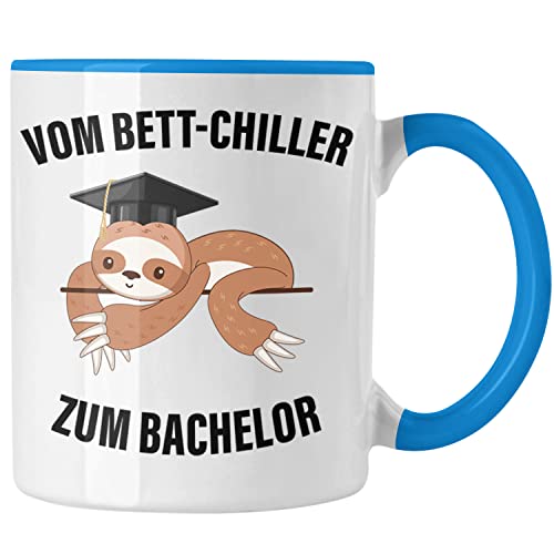 Trendation - Bachelor Geschenk Abschluss Spruch Tasse Master Graduation Bestanden Prüfung Vom Bett-Chiller zum Bachelor (Blau) von Trendation