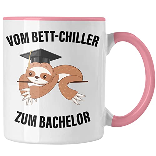 Trendation - Bachelor Geschenk Abschluss Spruch Tasse Master Graduation Bestanden Prüfung Vom Bett-Chiller zum Bachelor (Rosa) von Trendation