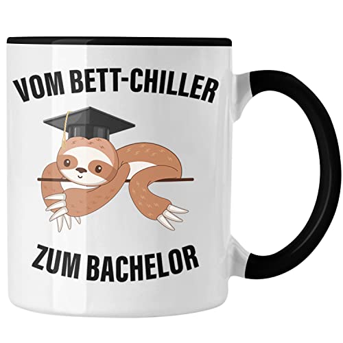 Trendation - Bachelor Geschenk Abschluss Spruch Tasse Master Graduation Bestanden Prüfung Vom Bett-Chiller zum Bachelor (Schwarz) von Trendation