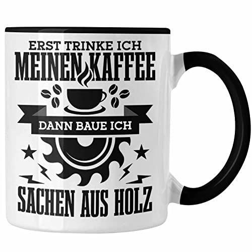 Trendation - Erst Kaffe Baue Sachen Aus Holz Kreissäge Tasse Geschenk Holzarbeiter Geschenkidee Schreiner (Schwarz) von Trendation