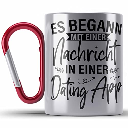 Trendation - Es Begann Mit Einer Nachricht In Einer Dating App Valentinstag Edelstahl Tasse Karabiner Geschenk Für Ihn Sie Paare Geschenkidee Freund Freundin Jahrestag (Rot) von Trendation