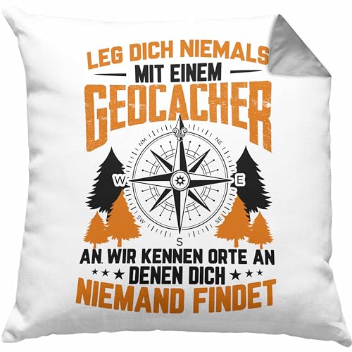 Trendation - Geocaching Kissen Geschenk Nur Noch Einen GPS-Schnitzeljag Geschenkidee Pfadfinder Geburtstag Leg Dich Niemals Mit Einem Geocacher Dekokissen mit Füllung 40x40 (Grau) von Trendation