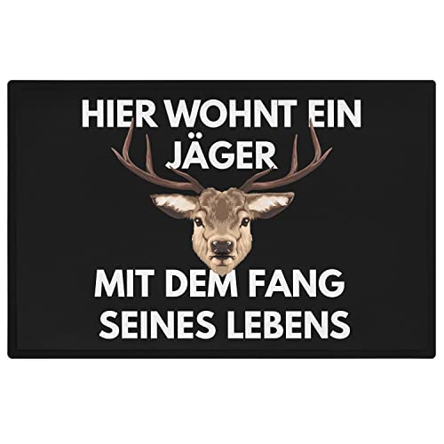 Trendation - Hier Wohnt EIN Jäger Fußmatte Geschenk für Jäger Lustiger Spruch Frundin Fussmatte 60x40 cm von Trendation