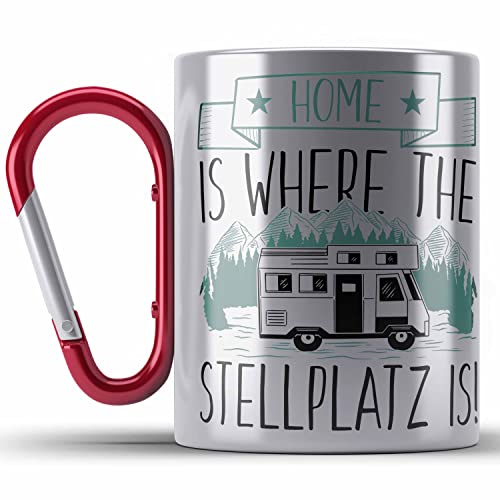 Trendation - Home Is Where The Stellplatz Is Edelstahl Tasse Karabiner Geschenk Wohnmobil Camper Wohnmobilfahrer Geschenkidee Lustig (Rot) von Trendation