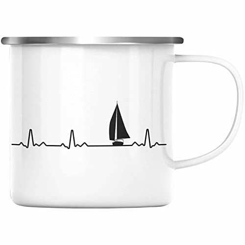 Trendation - Kapitän Herzschlag Emaille Tasse Geschenk Käptn Lustiger Spruch Bootsfahrer Sportboot Herren Segler Segeln Motoboot Lustig (Silber) von Trendation