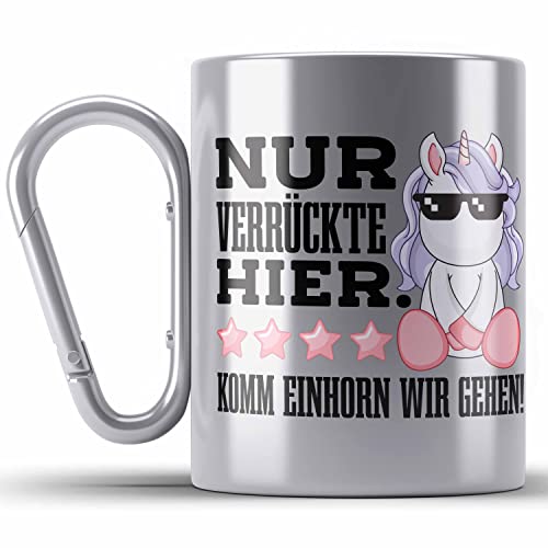 Trendation - Lustige Nur Verrückte Hier Edelstahl Tasse Karabiner Mit Spruch Einhorn Karabiner Edelstahl Tasse Karabiner Edelstahl Geschenk Mama Freundin Kollegin Geschenkidee Arbeit Frauen (Silber) von Trendation