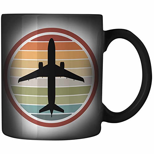 Trendation - Pilot Geschenk Zaubertasse Flugzeug Fliegen Geschenkidee Piloten Farbwechsel Tasse Flugzeug Grafik Trendation - Pilot Geschenk Zaubertasse Flugzeug Fliegen Geschenkidee Piloten Farbwechsel Tasse Flugzeug Grafik von Trendation