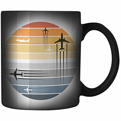 Trendation - Pilot Geschenk Zaubertasse Flugzeug Fliegen Geschenkidee Piloten Farbwechsel Tasse Grafik von Trendation