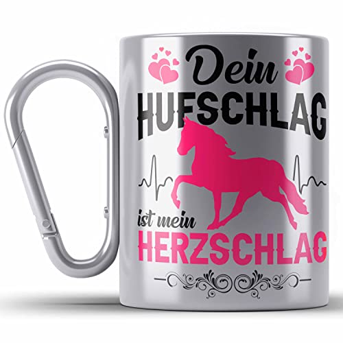 Trendation - Reiterin Karabiner Edelstahl Tasse - Dein Hufschlag ist mein Herzschlag - Pferde Karabiner Edelstahl Tasse Edelstahl Tasse Mädchen Geschenk Pferdeliebhaber Sprüche Reiten (Silber) von Trendation