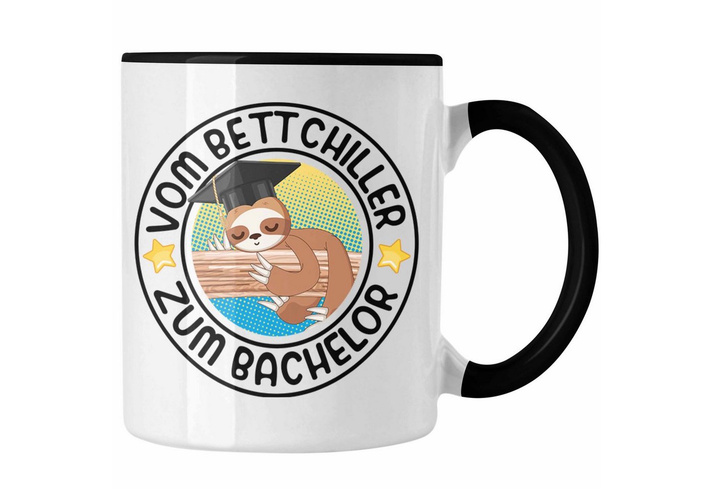 Trendation Tasse Trendation - Vom Bett Chiller zum Bachelor Tasse Geschenk Prüfung Bestanden Graduation Lustiger Spruch Bachelor Geschenkidee von Trendation