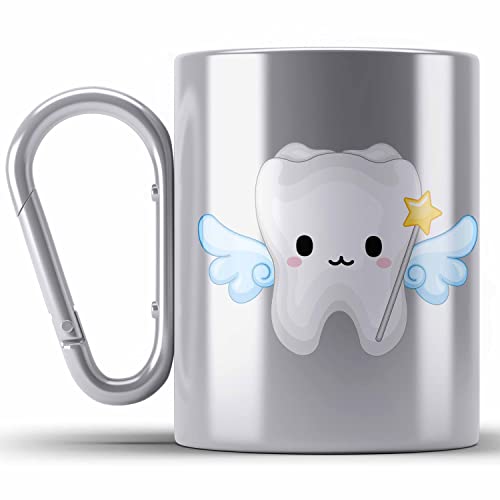 Trendation - Zahnfee Becher Kinder Zahnmedizinische Fachangestellte Edelstahl Tasse Karabiner Geschenk Lustig Praxis Geschenkidee Zahnarzthelferin Zahntechnikerin Zahnärztin Lustiger Spruch (Silber) von Trendation