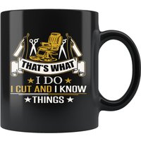 Barber Old School Traditionelle Stylist Das Ist Was Ich Tue Schneide Und Weiß Dinge Geschenk Tasse Barber Old School Traditionelle Stylist Das Ist Was Ich Tue Schneide Und Weiß Dinge Geschenk Tasse von TrendyFindsGiftShop