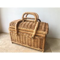 Vintage Weiden Picknickkorb Handtuch Oder Nähaufbewahrung von TresorsFrancais