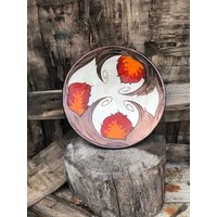 Handgemachte Keramik Deko Platte, Orange Blume Wandbehang Teller, Rad Geworfen Steingut Kamin Kunst Geschenk von TriUshiCeramics