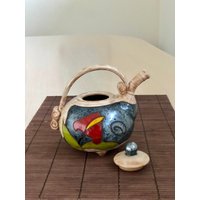 Niedliche Keramik Teekanne, Handgemachte Teekanne Mit Blumen, Einzigartige Erden Küchendekor, Triushi Studio Pottery von TriUshiCeramics