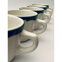 4 Vintage Restaurant Ware Kaffeetassen Syracuse China Wintergrün Muster Grüne Borte von TriadVintage