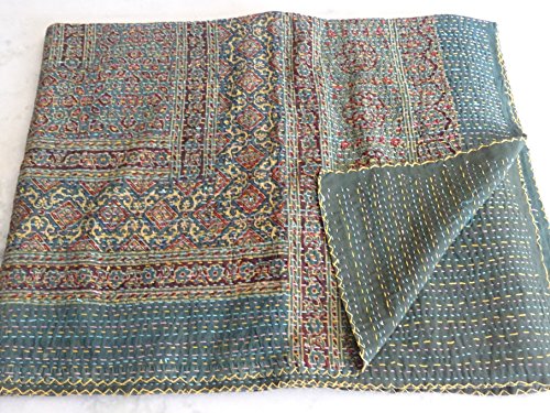 Tribal Asian Textiles Tagesdecke / Quilt, grüne Farbe, Ajrakh-Aufdruck, Kantha, wendbar von Tribal Asian Textiles