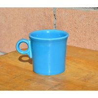 Vintage Fiestaware Ringgriff Becher - Zeitgenössisch P86 Pfauenblau Homer Laughlin China von TribeVintageLB