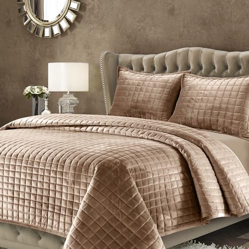 Tribeca Living Samt King Bettwäsche-Set, Dreiteiliges Boxstich-Bettwäsche-Set, inklusive übergroßer Steppdecke und Zwei Kissenbezügen, 260 g/m², superweicher Samt, Taupe Tribeca Living Samt King Bettwäsche-Set, Dreiteiliges Boxstich-Bettwäsche-Set, inklusive übergroßer Steppdecke und Zwei Kissenbezügen, 260 g/m², superweicher Samt, Taupe von Tribeca Living