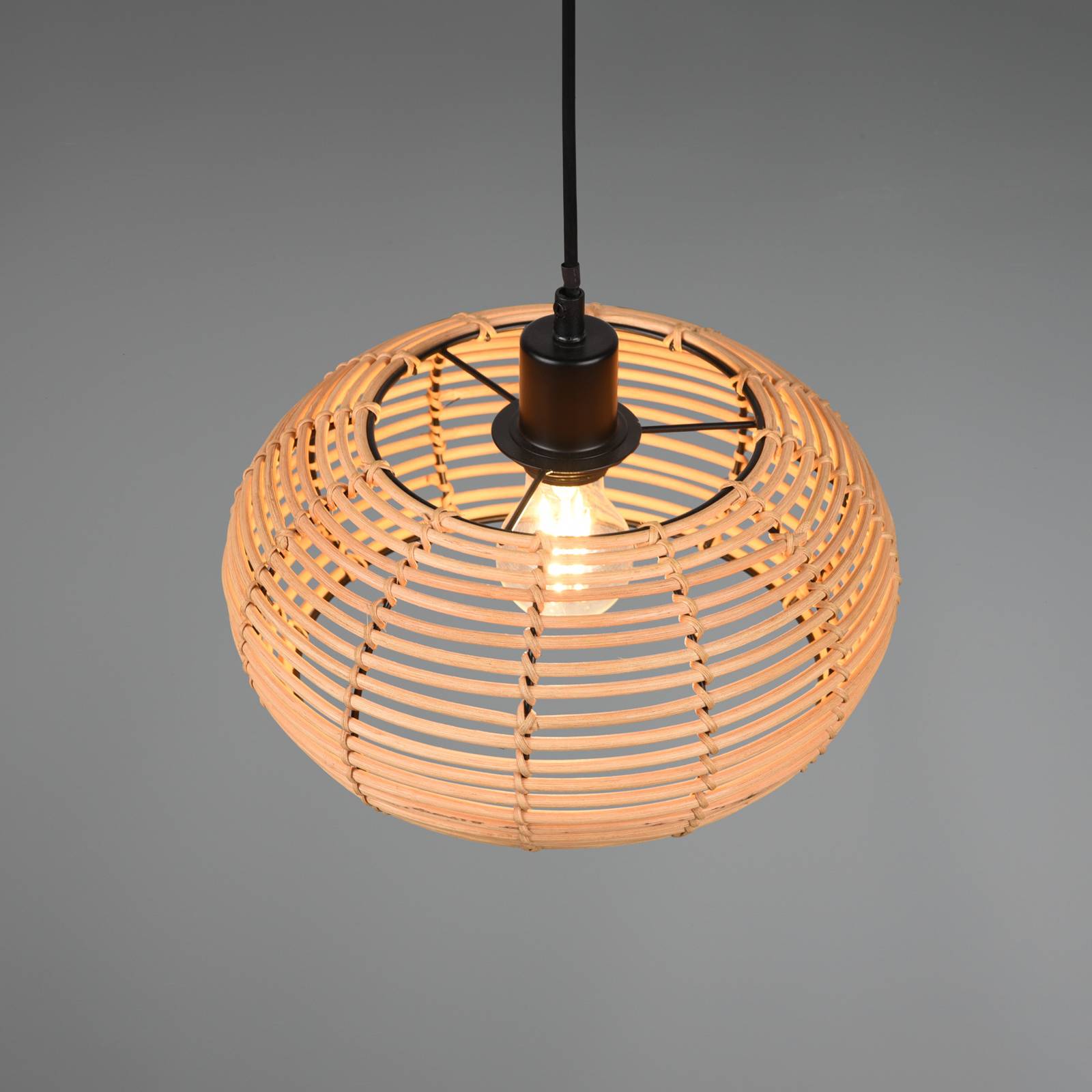 Pendelleuchte Inga mit Rattanschirm Ø 29 cm von Trio Lighting