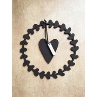 Fensterkranz Holz | Holzring Herzring Schwarz Osterkranz Deko Geschenk Zum Einzug Fensterdeko Türkranz von Trockenbar