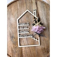 Holzdeko Haus Mit Spruch | Holzhaus Familie Fensterdeko Türdeko Trockenblumen Personalisierte Geschenkidee Muttertagsgeschenk von Trockenbar